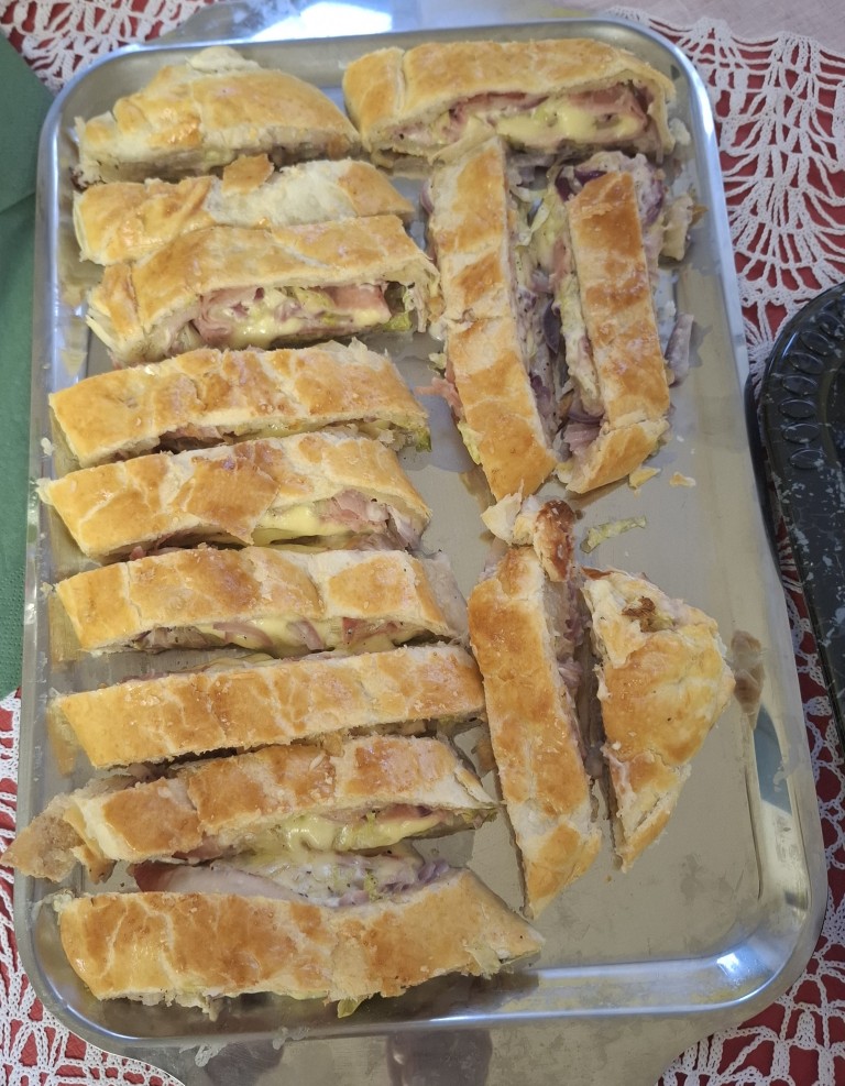 Blätterteigstrudel pikant