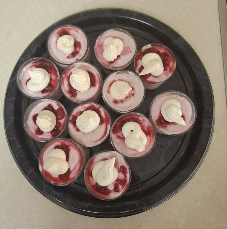 Mascarponecreme mit Himbeeren & Meringue
