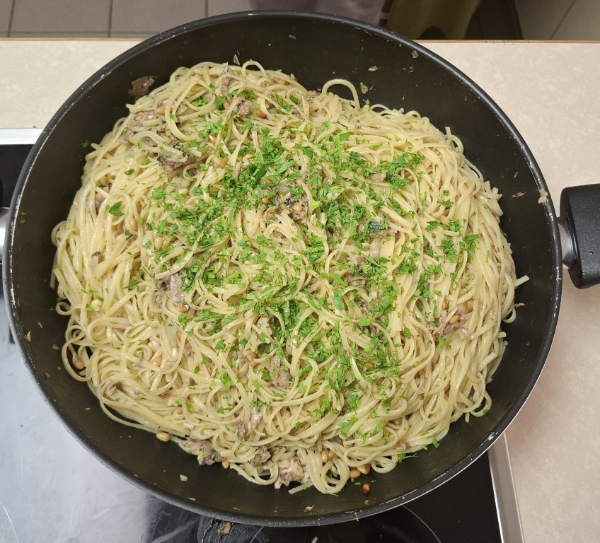 Spaghetti mit Makrelen und Sardinen
